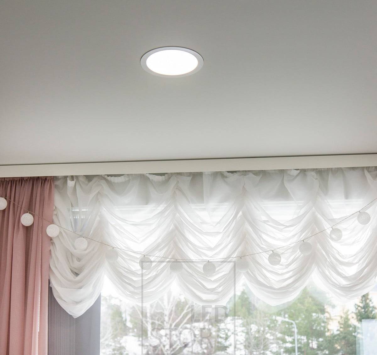Kulaté led panely jako vysoce kvalitní všeobecné osvětlení, osvětlující rovnoměrným světlem. Svítidla jsou univerzální a vhodná pro vnitřní i venkovní prostory domova. Ledstore.fi